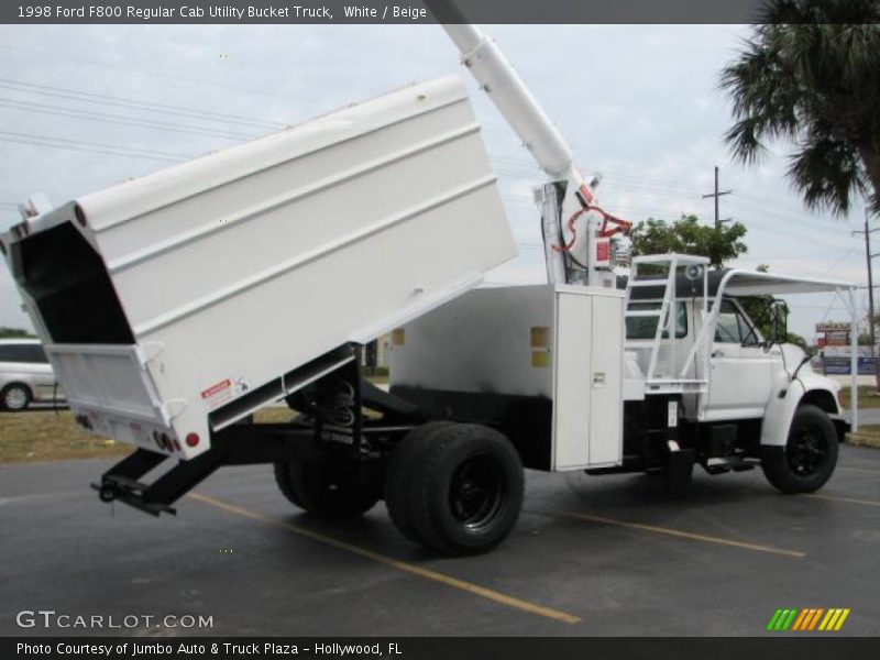 White / Beige 1998 Ford F800 Regular Cab Utility Bucket Truck