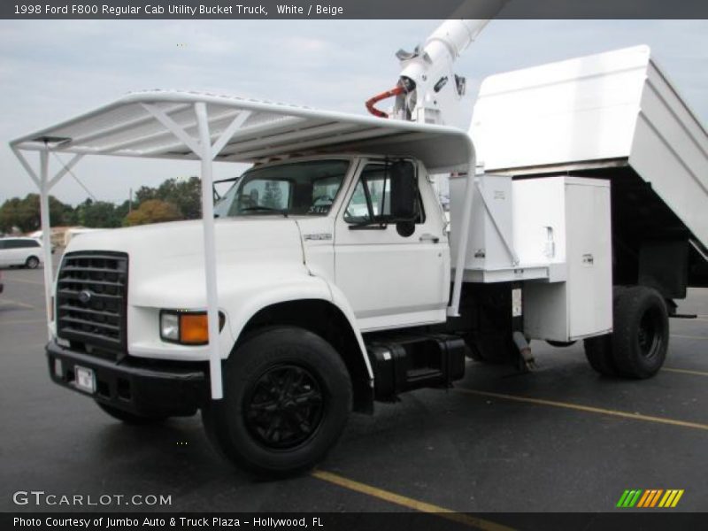 White / Beige 1998 Ford F800 Regular Cab Utility Bucket Truck