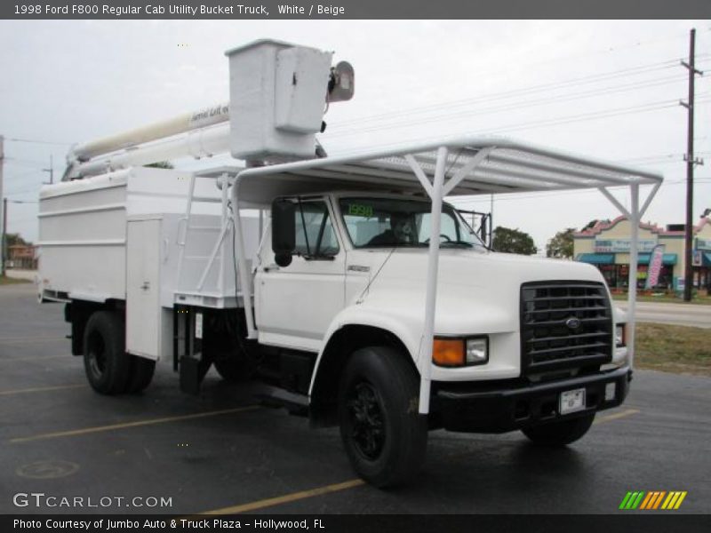 Front 3/4 View of 1998 F800 Regular Cab Utility Bucket Truck