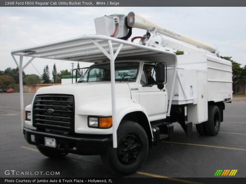 White / Beige 1998 Ford F800 Regular Cab Utility Bucket Truck