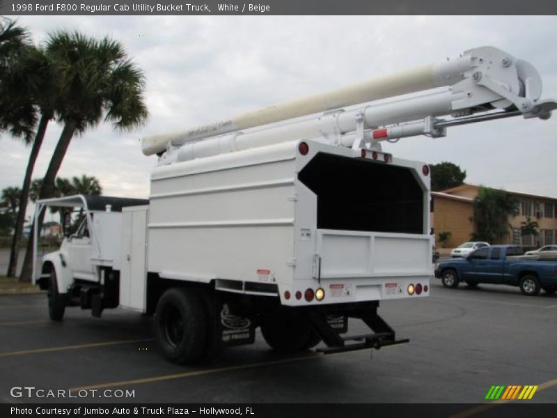 White / Beige 1998 Ford F800 Regular Cab Utility Bucket Truck
