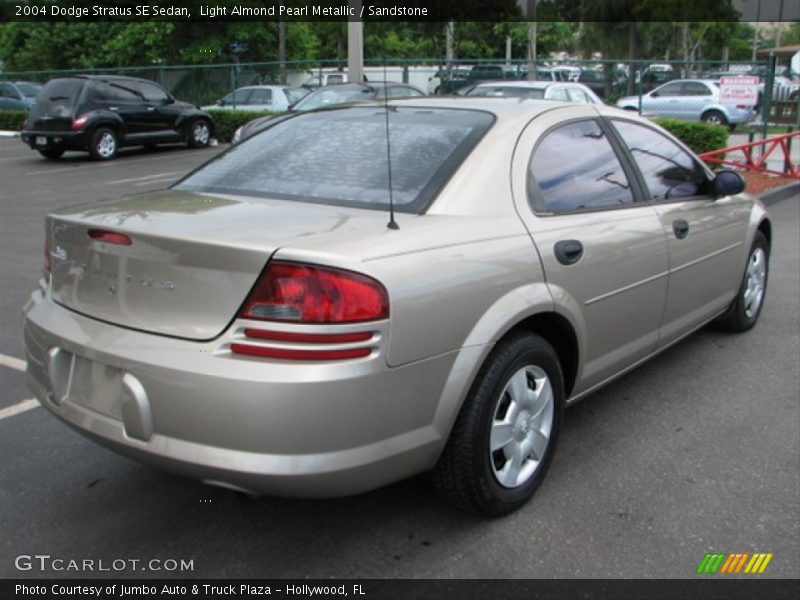 Light Almond Pearl Metallic / Sandstone 2004 Dodge Stratus SE Sedan