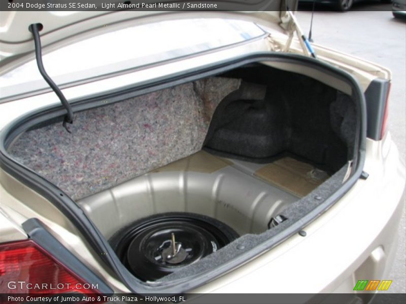 Light Almond Pearl Metallic / Sandstone 2004 Dodge Stratus SE Sedan
