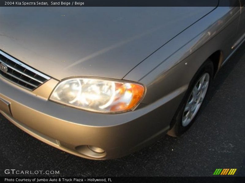 Sand Beige / Beige 2004 Kia Spectra Sedan