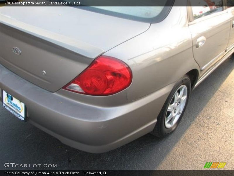 Sand Beige / Beige 2004 Kia Spectra Sedan