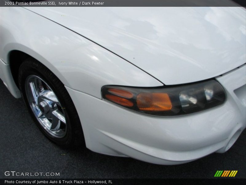 Ivory White / Dark Pewter 2001 Pontiac Bonneville SSEi