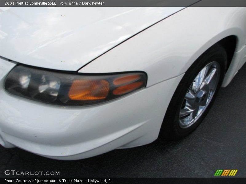 Ivory White / Dark Pewter 2001 Pontiac Bonneville SSEi
