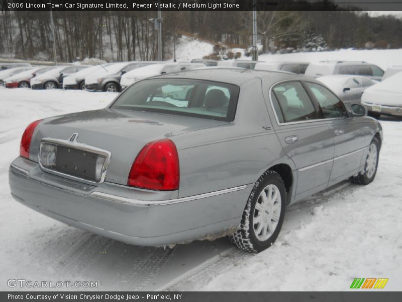 Pewter Metallic / Medium Light Stone 2006 Lincoln Town Car Signature Limited
