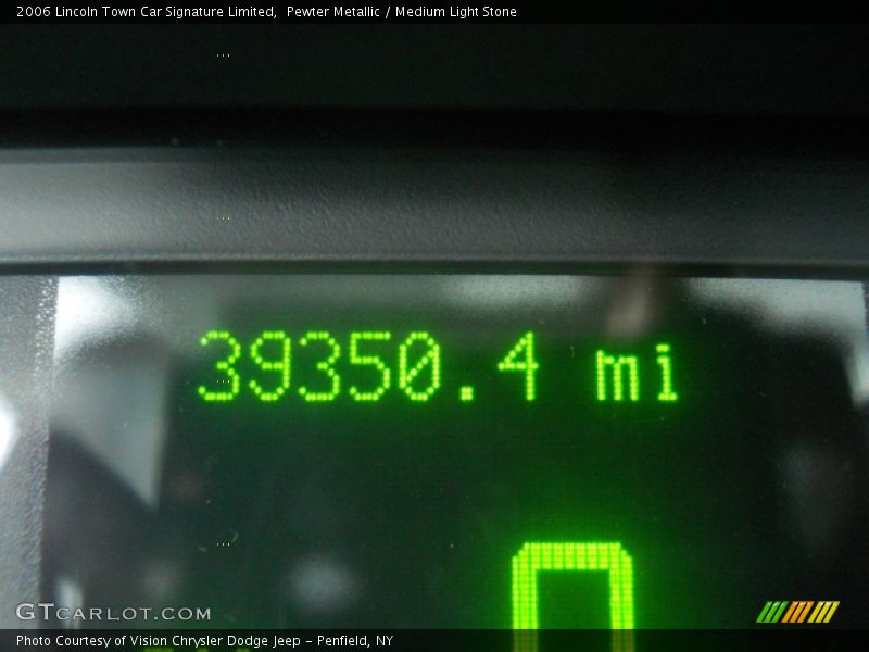 Pewter Metallic / Medium Light Stone 2006 Lincoln Town Car Signature Limited