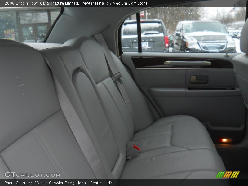 Pewter Metallic / Medium Light Stone 2006 Lincoln Town Car Signature Limited