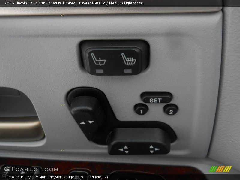 Pewter Metallic / Medium Light Stone 2006 Lincoln Town Car Signature Limited