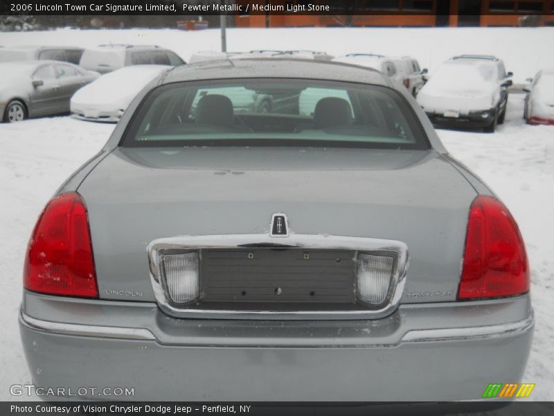 Pewter Metallic / Medium Light Stone 2006 Lincoln Town Car Signature Limited