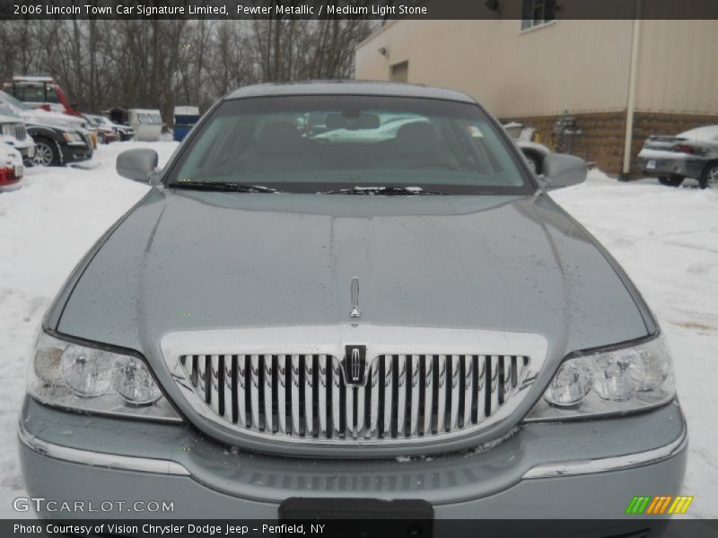 Pewter Metallic / Medium Light Stone 2006 Lincoln Town Car Signature Limited