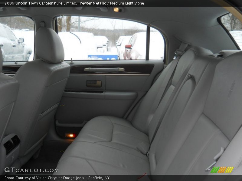 Pewter Metallic / Medium Light Stone 2006 Lincoln Town Car Signature Limited