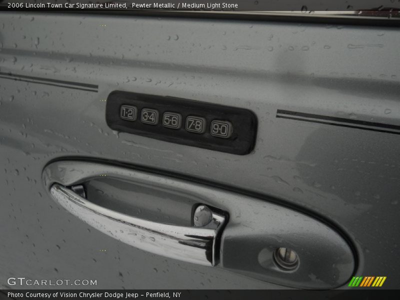 Pewter Metallic / Medium Light Stone 2006 Lincoln Town Car Signature Limited