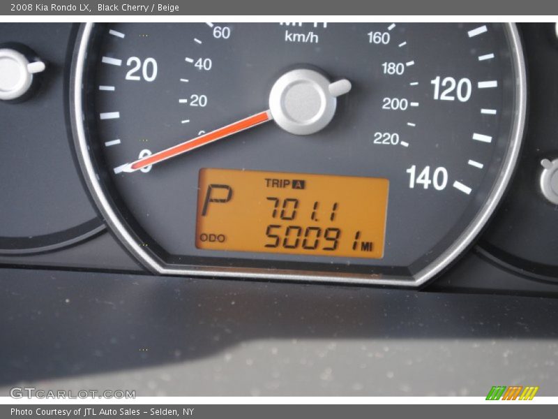 Black Cherry / Beige 2008 Kia Rondo LX