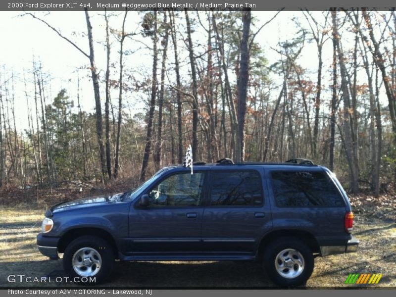 Medium Wedgewood Blue Metallic / Medium Prairie Tan 2000 Ford Explorer XLT 4x4