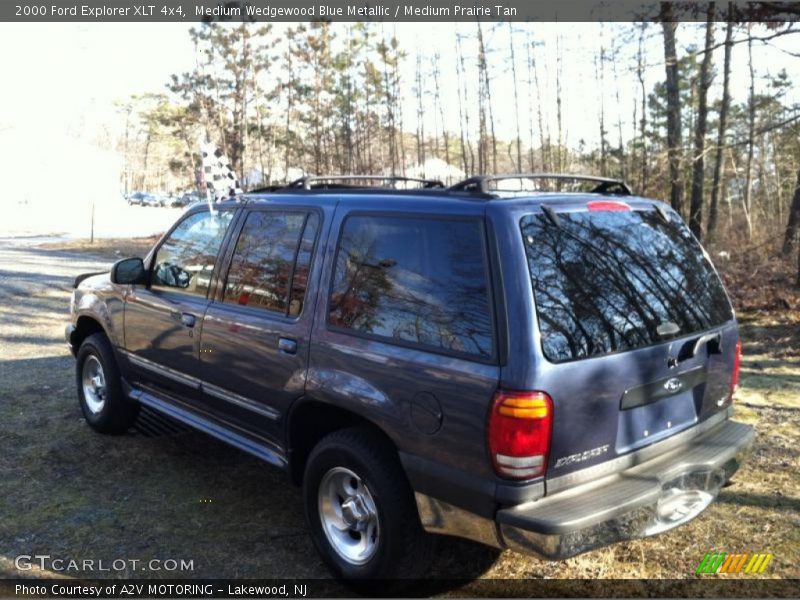 Medium Wedgewood Blue Metallic / Medium Prairie Tan 2000 Ford Explorer XLT 4x4
