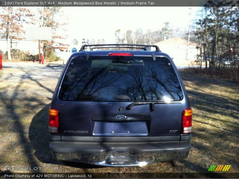 Medium Wedgewood Blue Metallic / Medium Prairie Tan 2000 Ford Explorer XLT 4x4