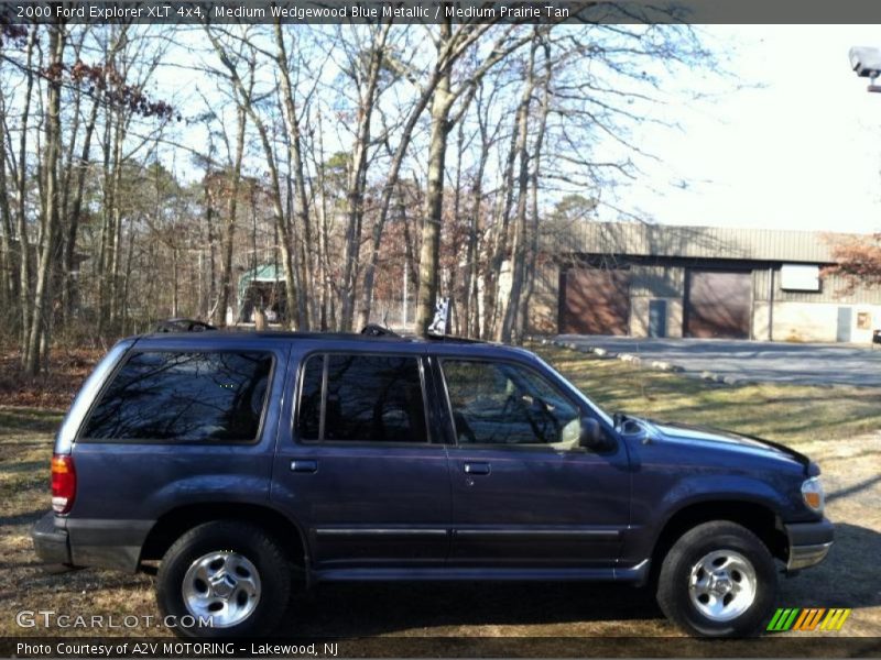 Medium Wedgewood Blue Metallic / Medium Prairie Tan 2000 Ford Explorer XLT 4x4