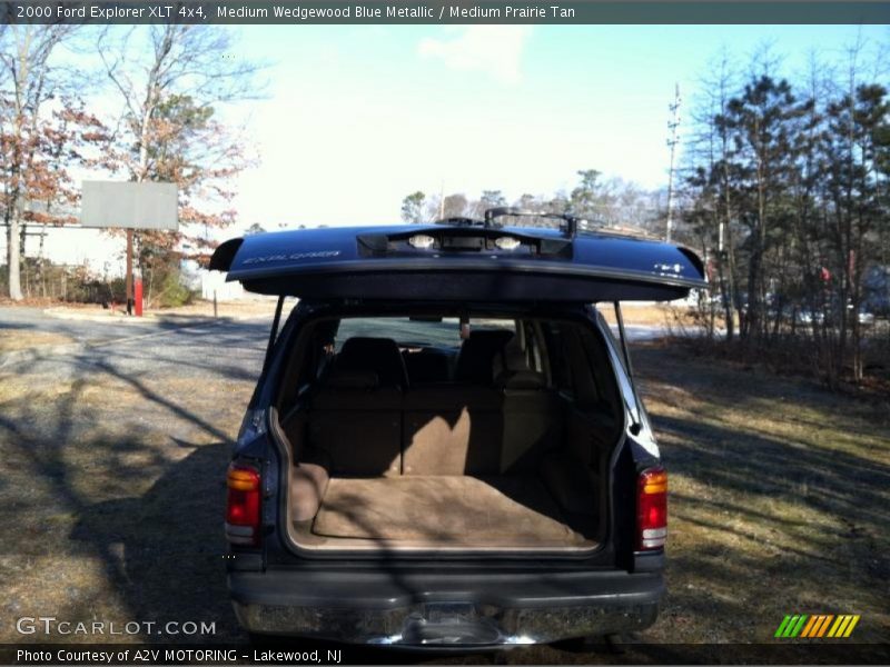 Medium Wedgewood Blue Metallic / Medium Prairie Tan 2000 Ford Explorer XLT 4x4