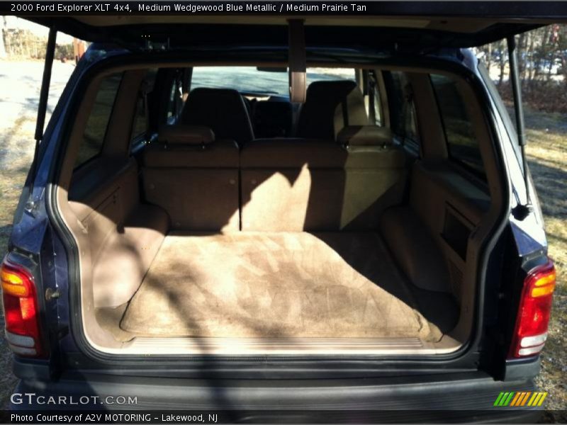 Medium Wedgewood Blue Metallic / Medium Prairie Tan 2000 Ford Explorer XLT 4x4