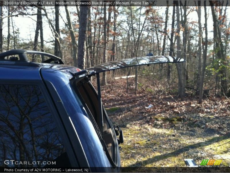 Medium Wedgewood Blue Metallic / Medium Prairie Tan 2000 Ford Explorer XLT 4x4