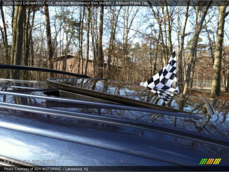 Medium Wedgewood Blue Metallic / Medium Prairie Tan 2000 Ford Explorer XLT 4x4