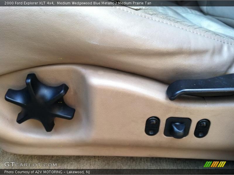 Medium Wedgewood Blue Metallic / Medium Prairie Tan 2000 Ford Explorer XLT 4x4
