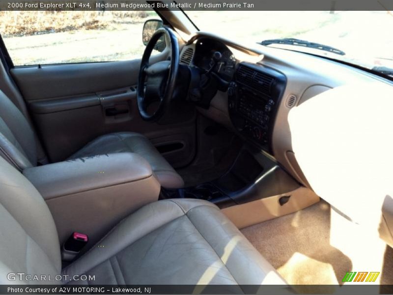 Medium Wedgewood Blue Metallic / Medium Prairie Tan 2000 Ford Explorer XLT 4x4