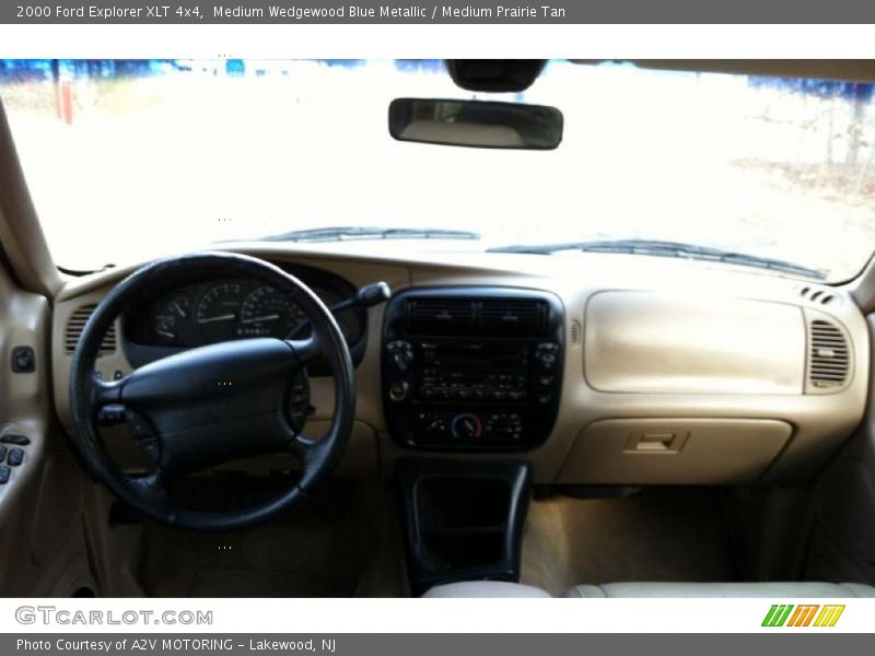 Medium Wedgewood Blue Metallic / Medium Prairie Tan 2000 Ford Explorer XLT 4x4