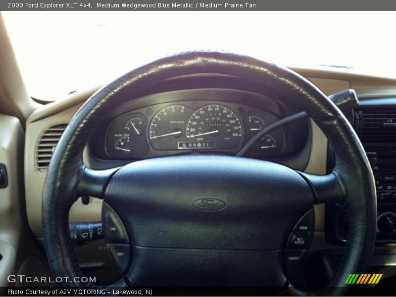 Medium Wedgewood Blue Metallic / Medium Prairie Tan 2000 Ford Explorer XLT 4x4
