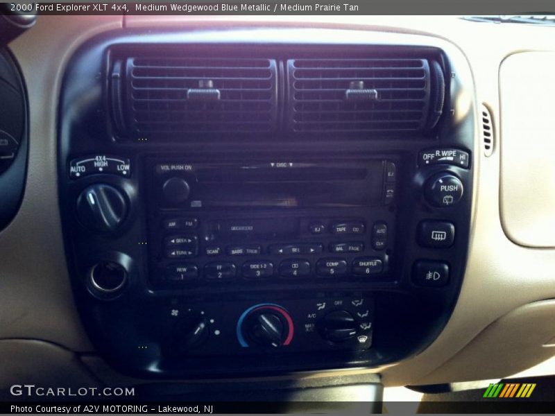Medium Wedgewood Blue Metallic / Medium Prairie Tan 2000 Ford Explorer XLT 4x4