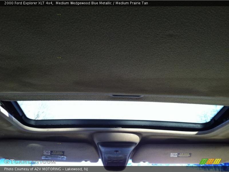 Medium Wedgewood Blue Metallic / Medium Prairie Tan 2000 Ford Explorer XLT 4x4