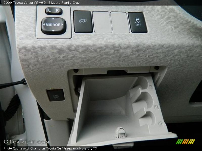 Blizzard Pearl / Gray 2009 Toyota Venza V6 AWD