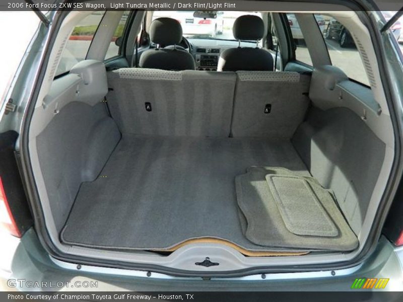  2006 Focus ZXW SES Wagon Trunk