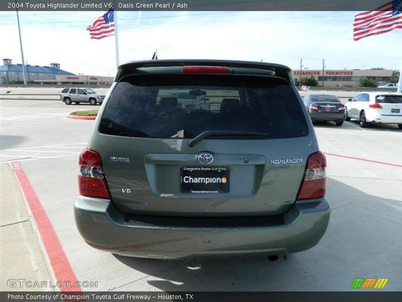 Oasis Green Pearl / Ash 2004 Toyota Highlander Limited V6