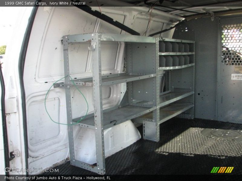 Ivory White / Neutral 1999 GMC Safari Cargo