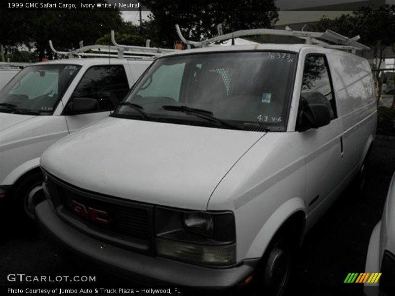 Ivory White / Neutral 1999 GMC Safari Cargo