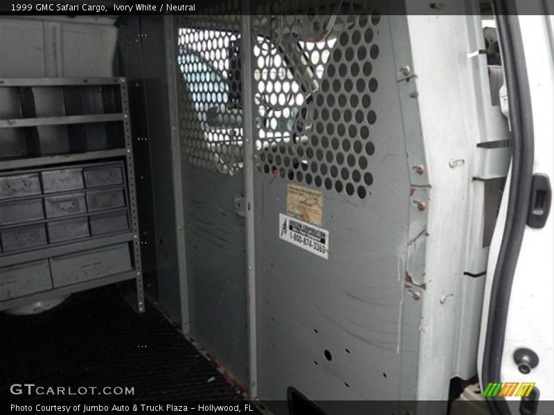 Ivory White / Neutral 1999 GMC Safari Cargo
