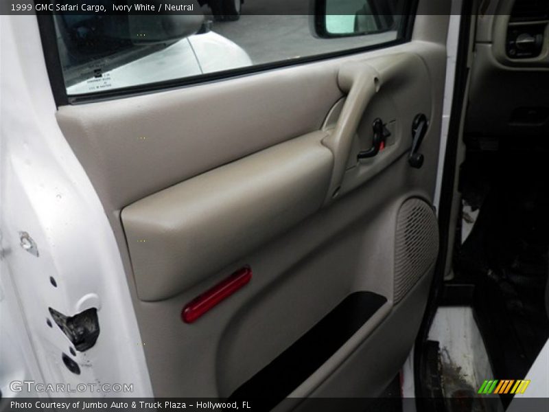 Ivory White / Neutral 1999 GMC Safari Cargo