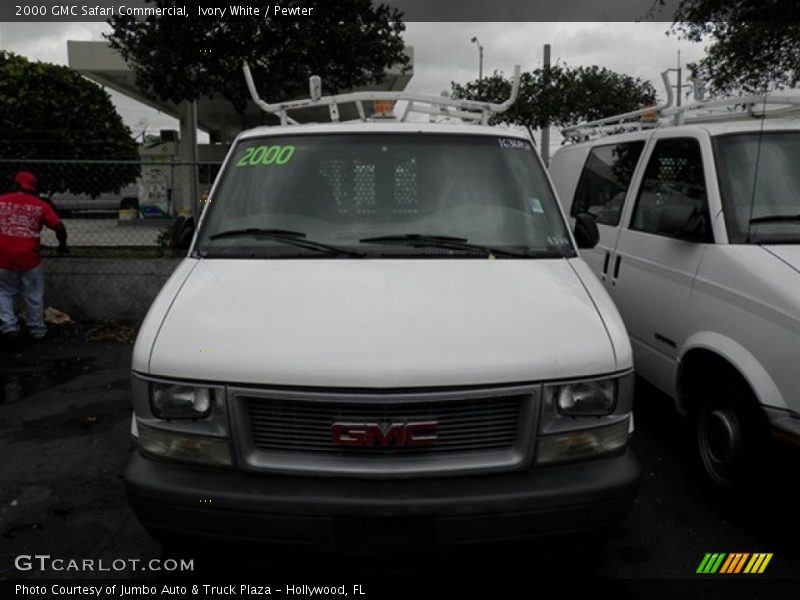 Ivory White / Pewter 2000 GMC Safari Commercial