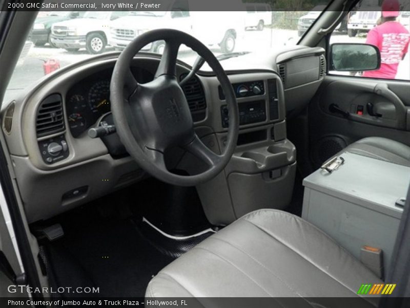 Dashboard of 2000 Safari Commercial