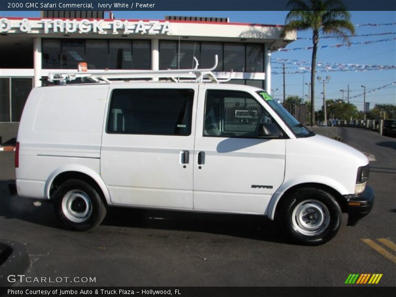 Ivory White / Pewter 2000 GMC Safari Commercial