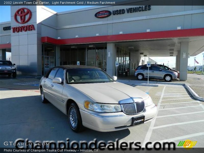 Light Parchment Gold / Medium Parchment 2002 Lincoln Town Car Cartier
