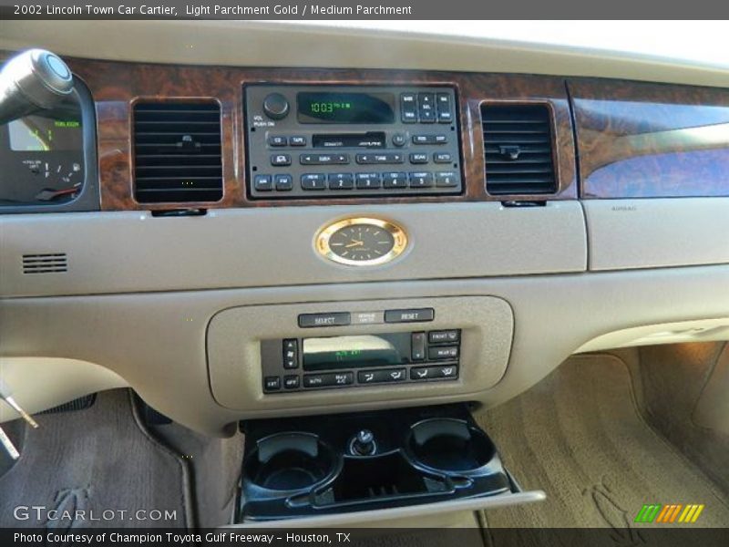 Light Parchment Gold / Medium Parchment 2002 Lincoln Town Car Cartier