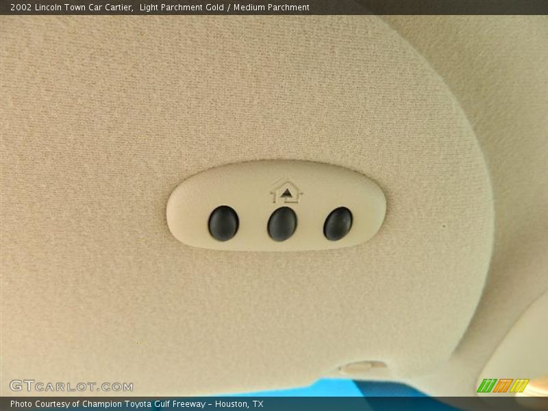 Light Parchment Gold / Medium Parchment 2002 Lincoln Town Car Cartier