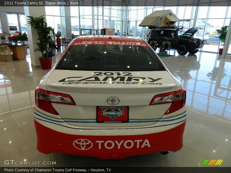 Super White / Black 2012 Toyota Camry SE