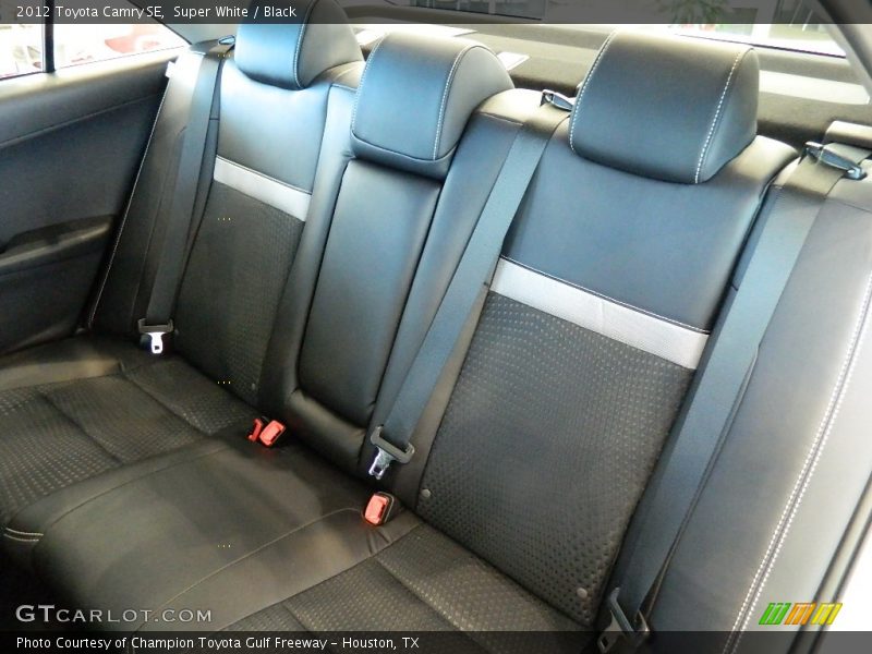 Super White / Black 2012 Toyota Camry SE