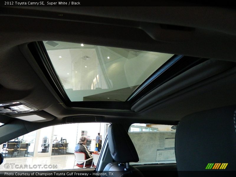Super White / Black 2012 Toyota Camry SE